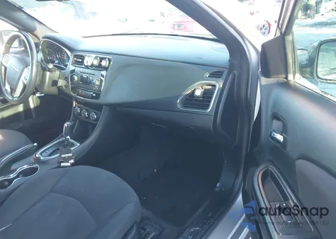 2014 Chrysler 200 Touring z USA, uszkodzony, nr VIN 1C3CCBBB3EN171922